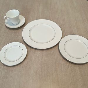 Wedgwood China Signet Platinum 5 Piece Place Setting